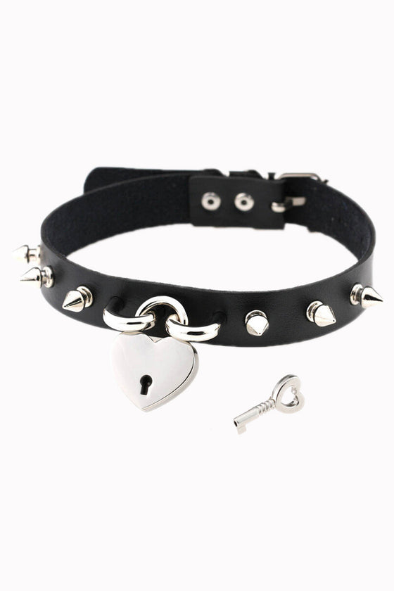 Banned Apparel Bellatrix Heart Lock Choker